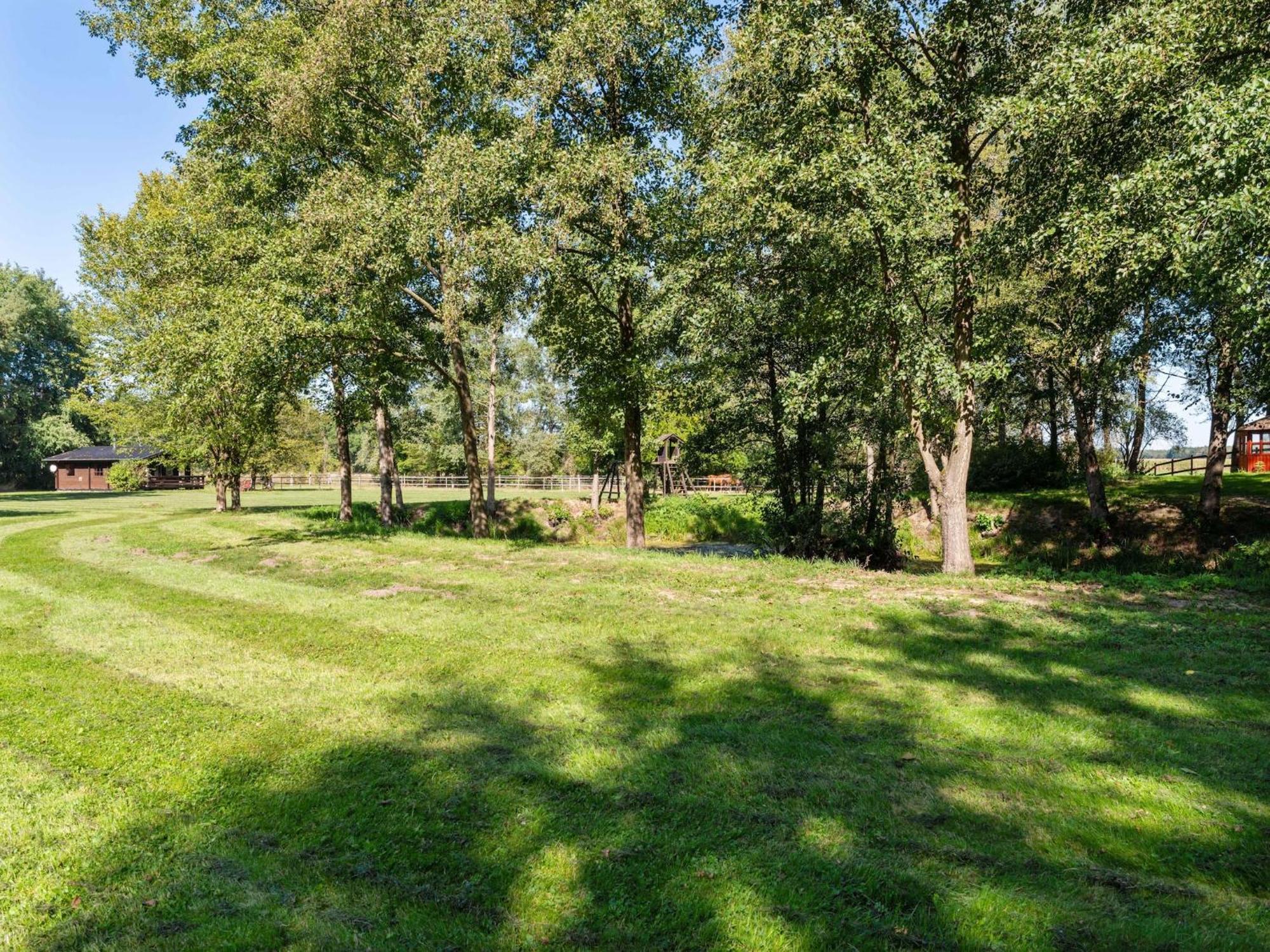 Holiday Home On A Horse Farm In The L Neburg Heath Eschede Exteriör bild