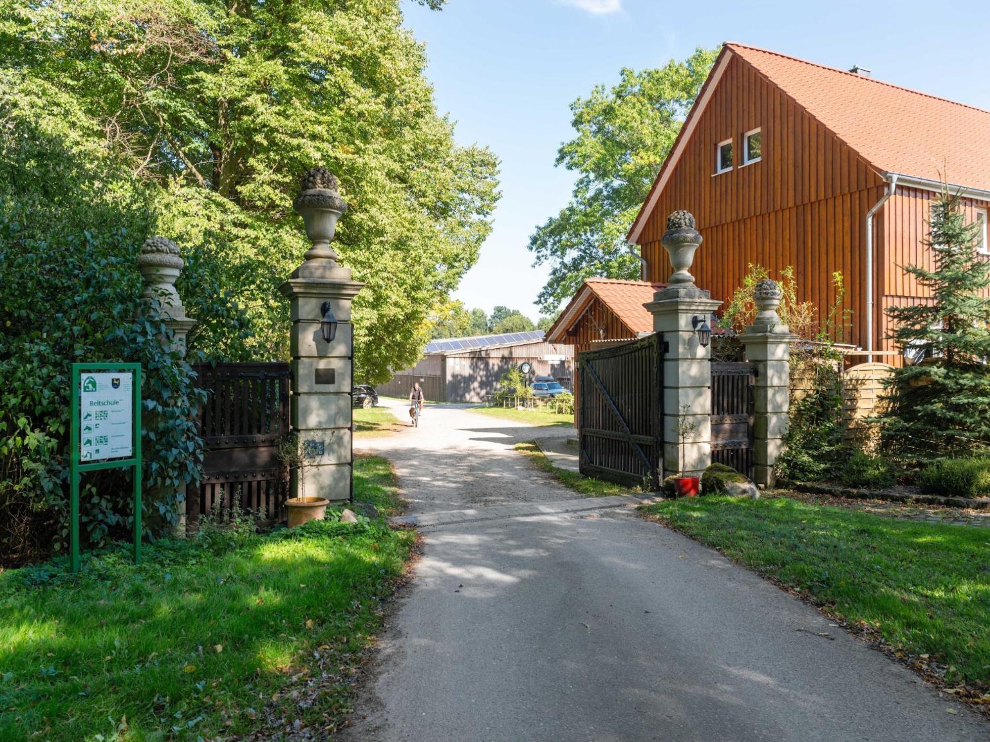 Holiday Home On A Horse Farm In The L Neburg Heath Eschede Exteriör bild